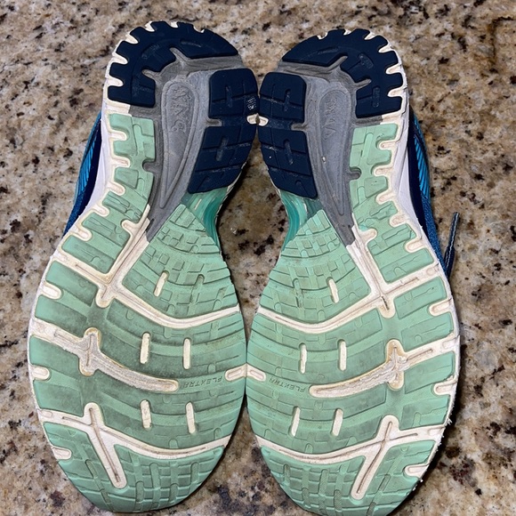 Brooks Adrenaline GTA 18 - Picture 5 of 12